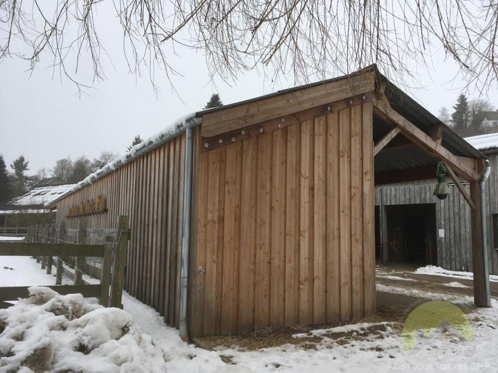 écuries en bois